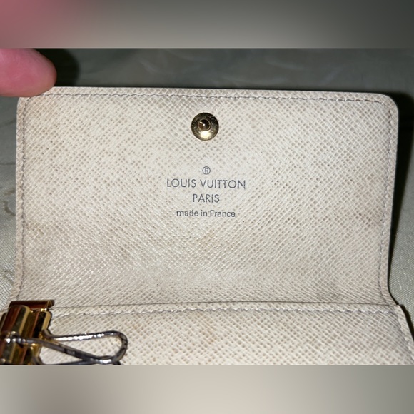 Louis Vuitton Damier Azur 6 Key Holder - Picture 5 of 16